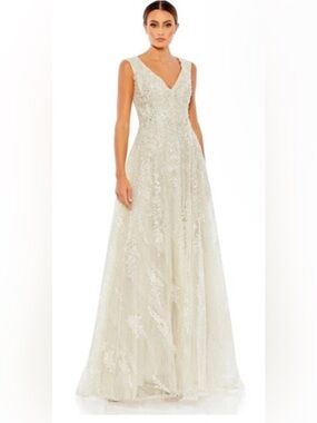 Mac Duggal 20312 Embroidered Sleeveless A-Line Formal Gown in Pearl Size 2 NWOT